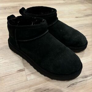black ankle uggs